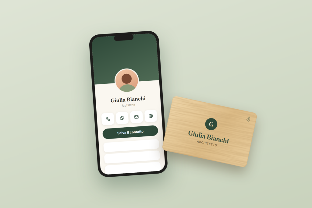 Telefono con il profilo digitale aperto dalla card in bambù